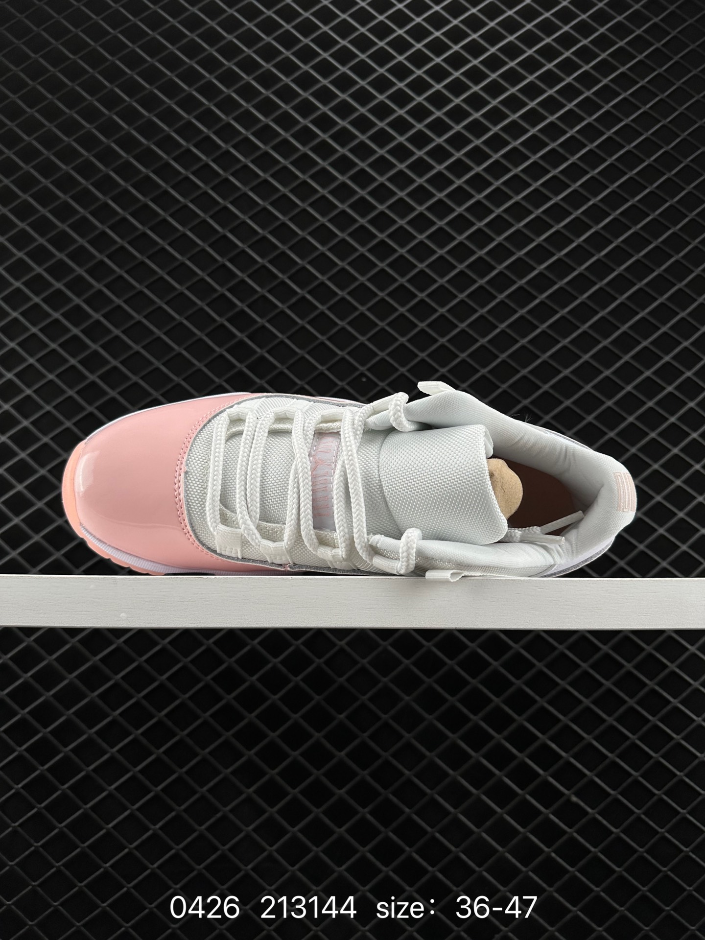 Air Jordan 11 Low Legend Pin AJ11